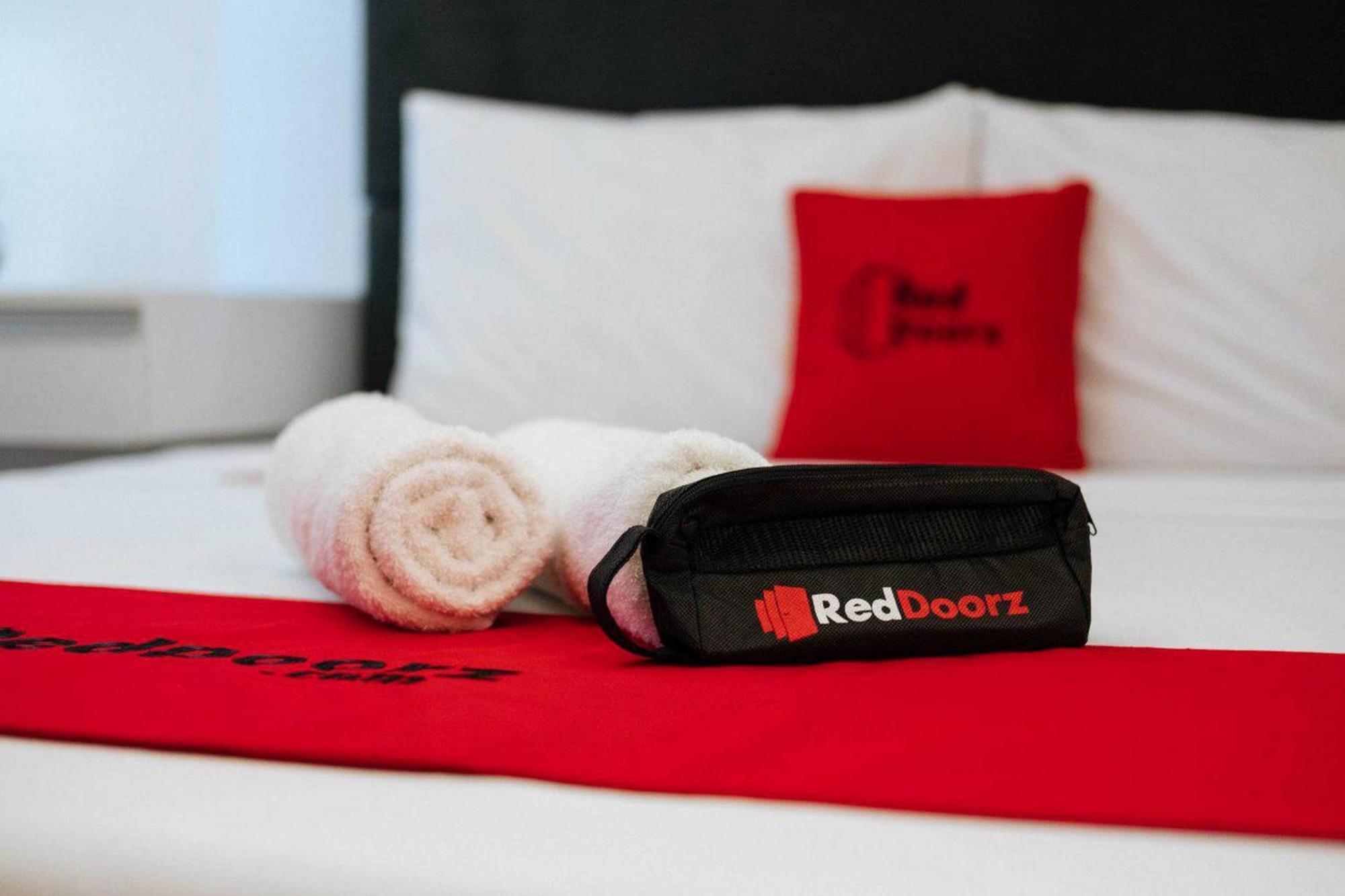 Hotel Reddoorz Near Mojokerto Train Station Exterior foto